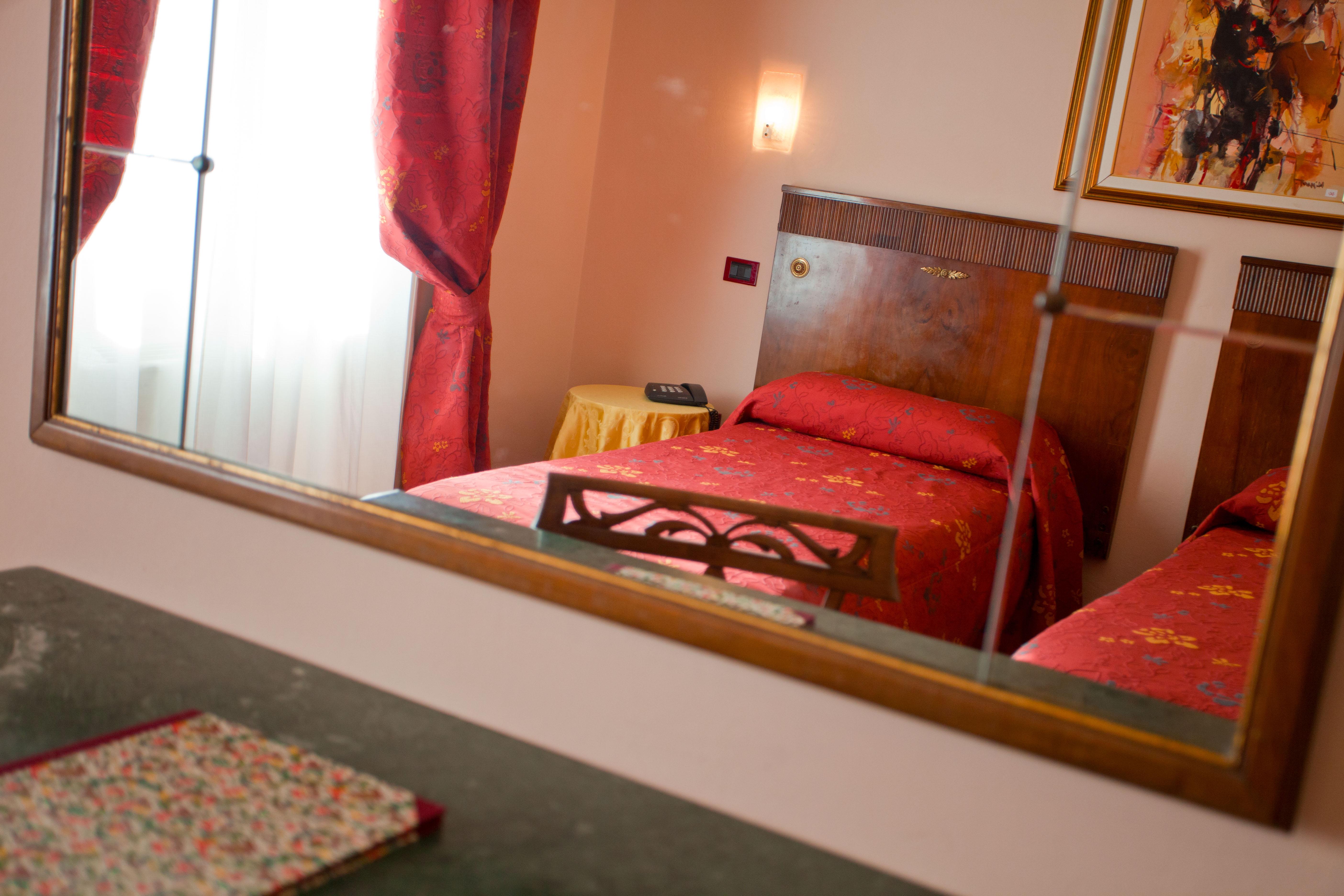 La Pace Hotel